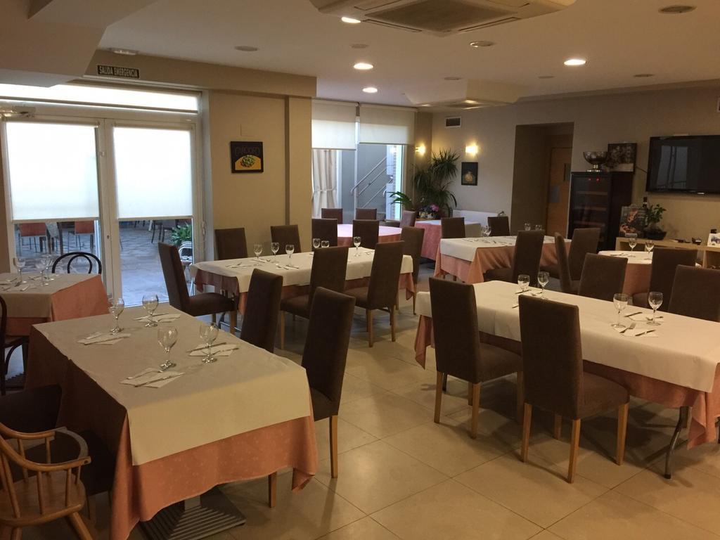 Hostal - Restaurante Asador Esperanza Уэска Экстерьер фото